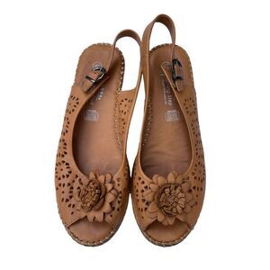 Spring Step size 9.5 (40) Santonio wedge sandal.